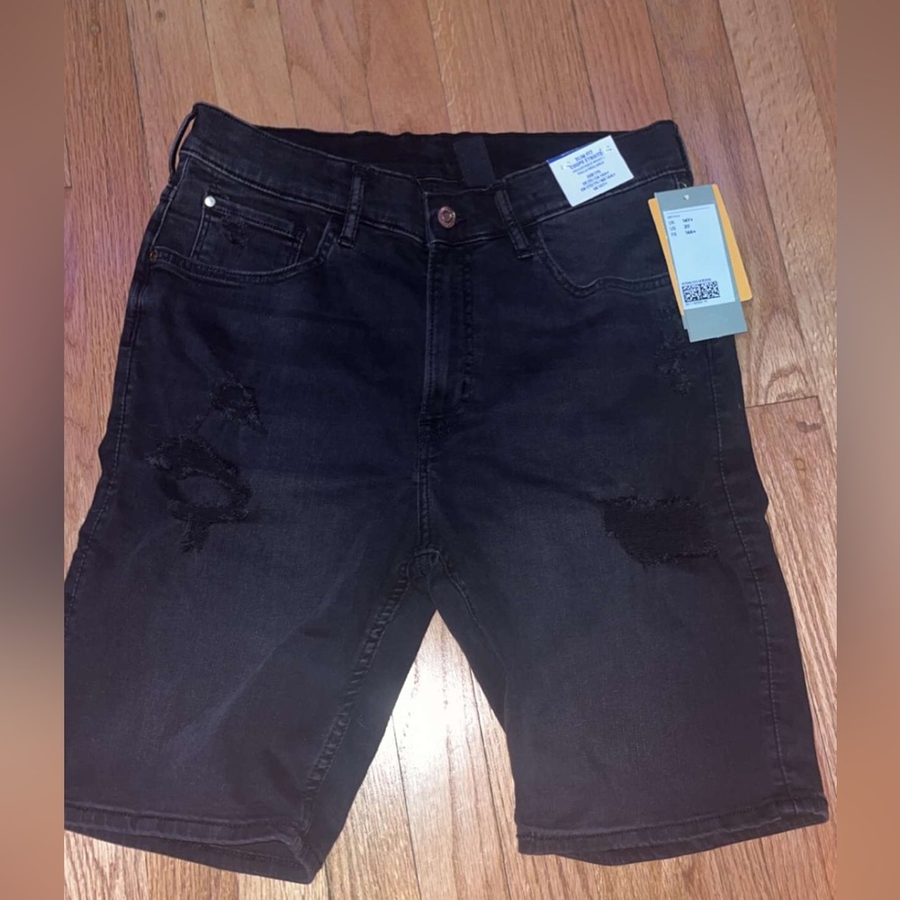 Boys short, size 20, brand new, has tags, good condition